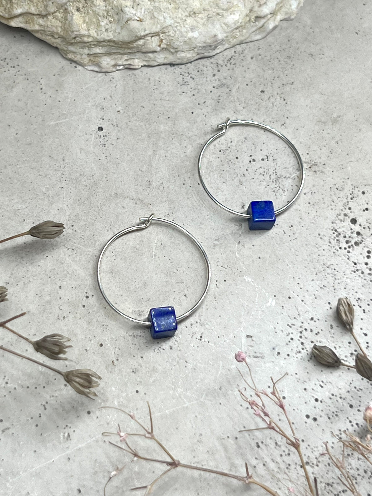 Yulia Silbercreolen mit Lapislazuli
