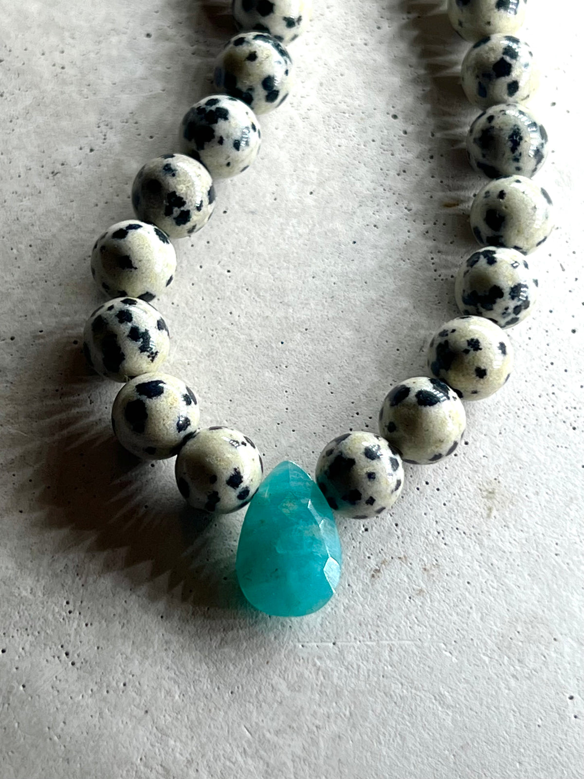 Dalmatiner Jaspis Choker Amazonit